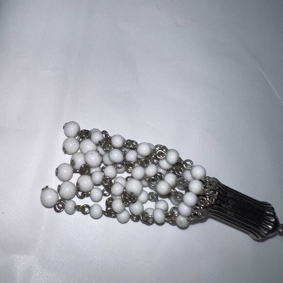 Vintage White Bead and Silver Tone Tassel Necklace - Picture 6 of 8